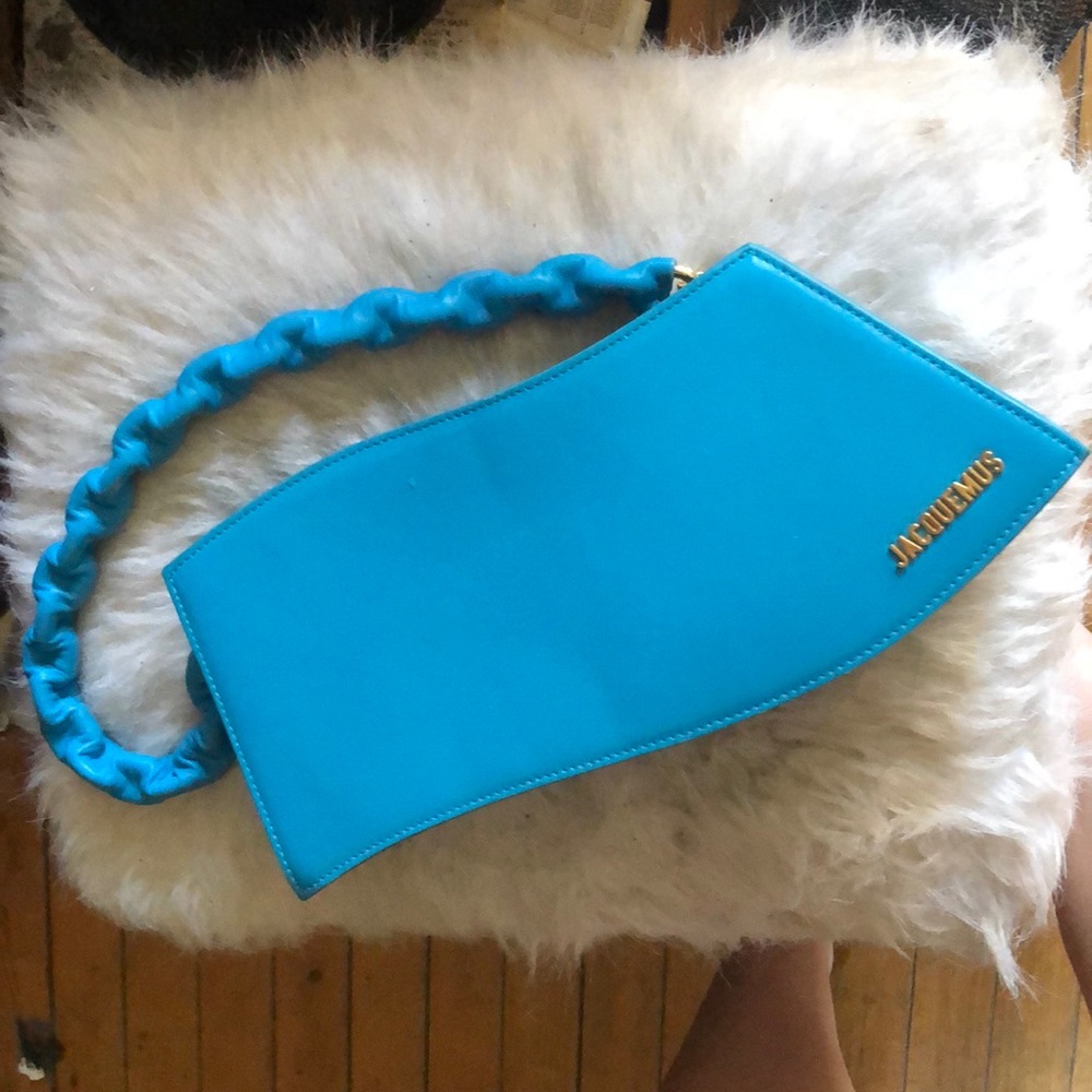 JACQUEMUS LA VAGUE SHOULDER BAG w GOLD HARDWARE